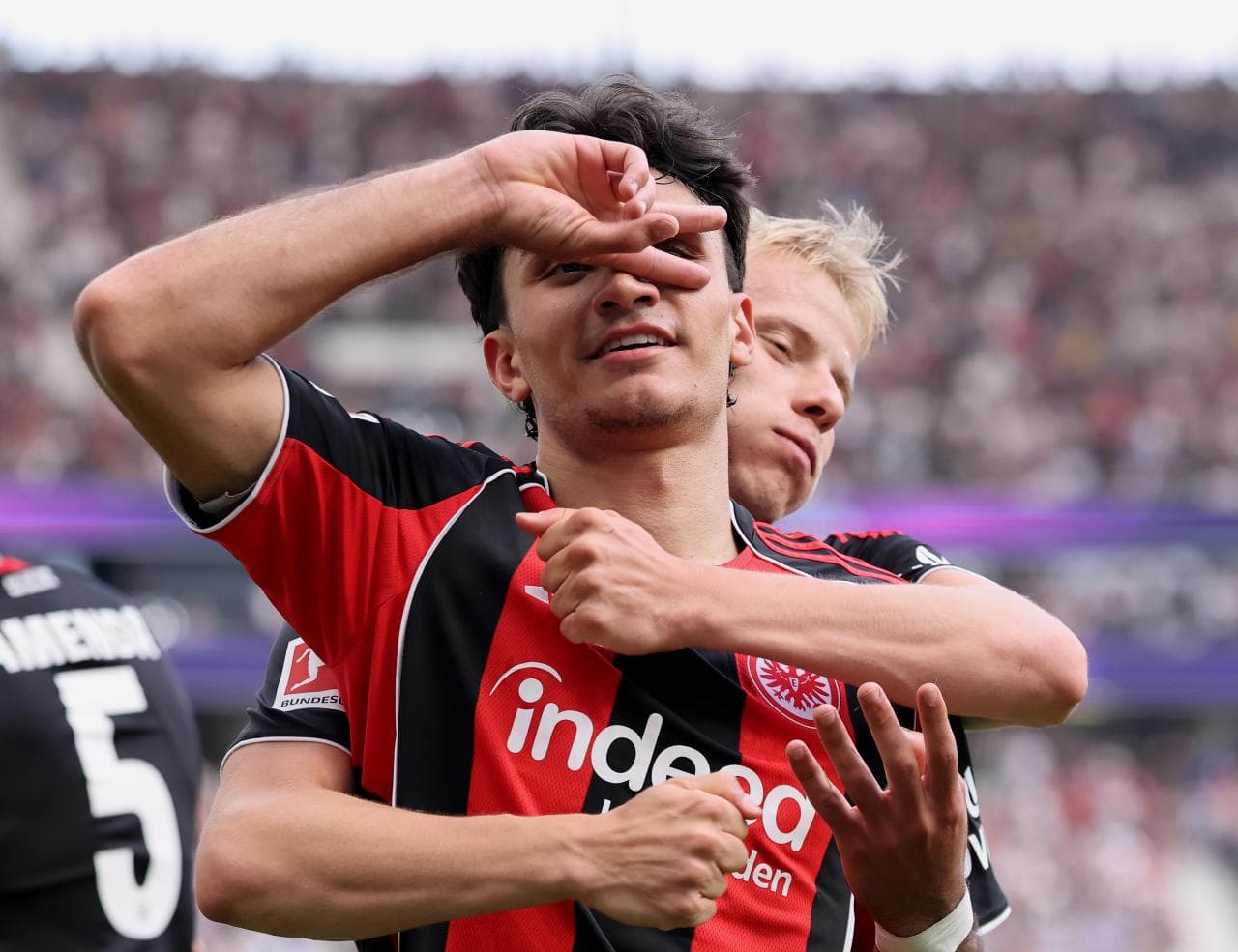 El Galatasaray prepara una oferta de 40 millones de euros por Can Uzun del Eintracht Frankfurt