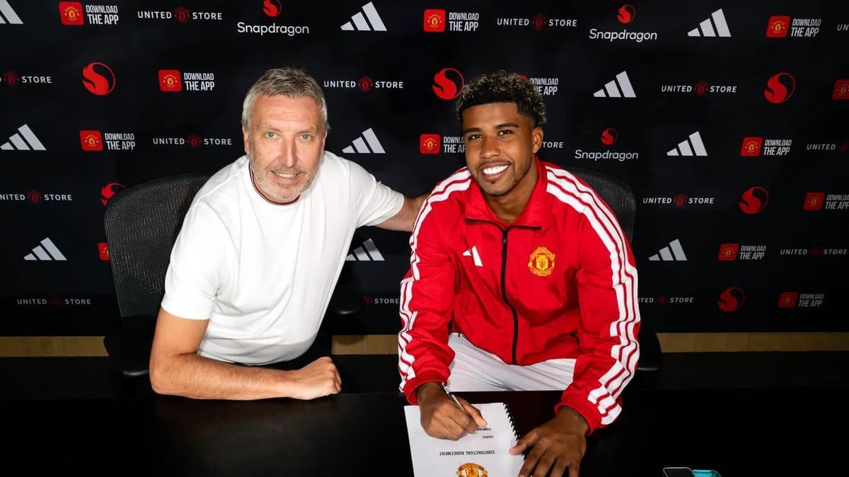 Santos s'engage avec Manchester United pour 56,3 millions de livres