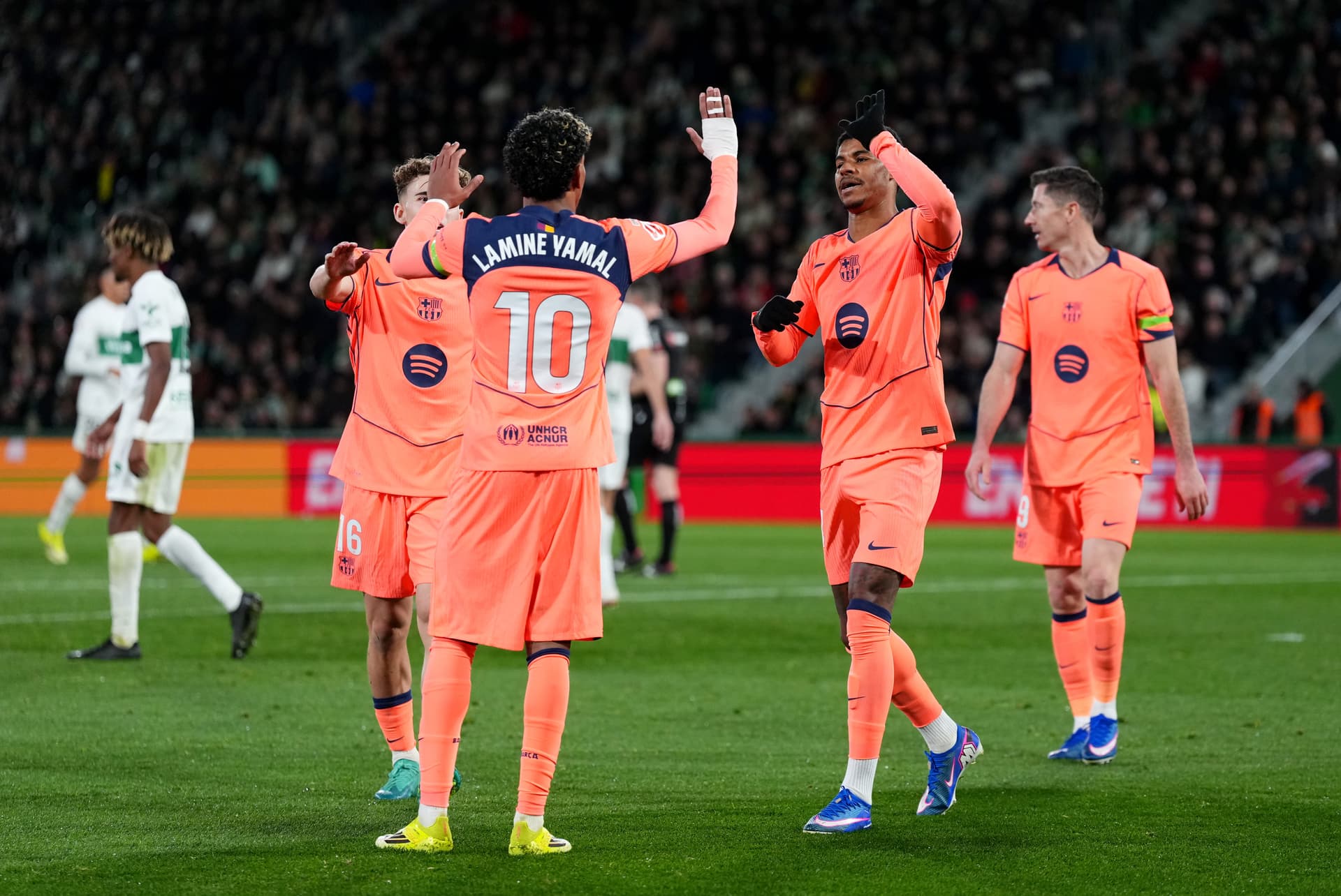 Barcelona's Rashford Pursuit Complicated by Gordon Deal