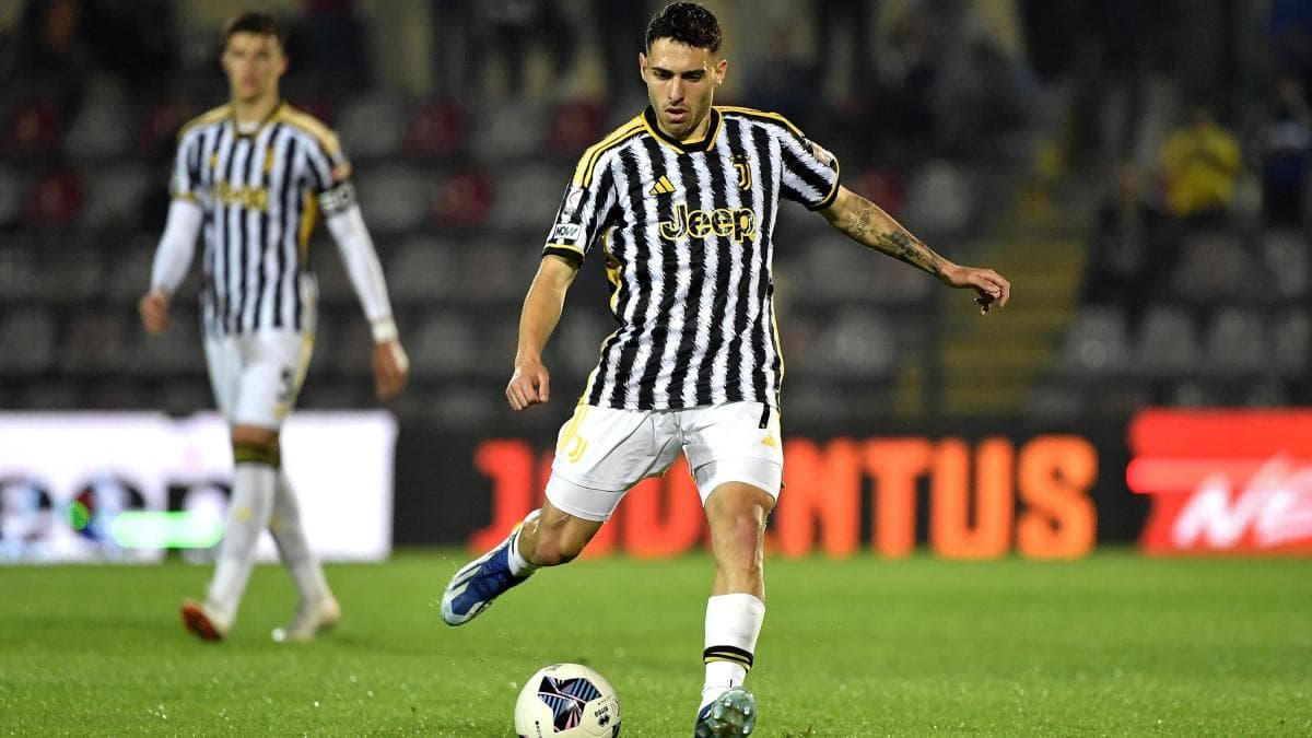 Frosinone Sign Carrarese Midfielder Luis Hasa - Serie A