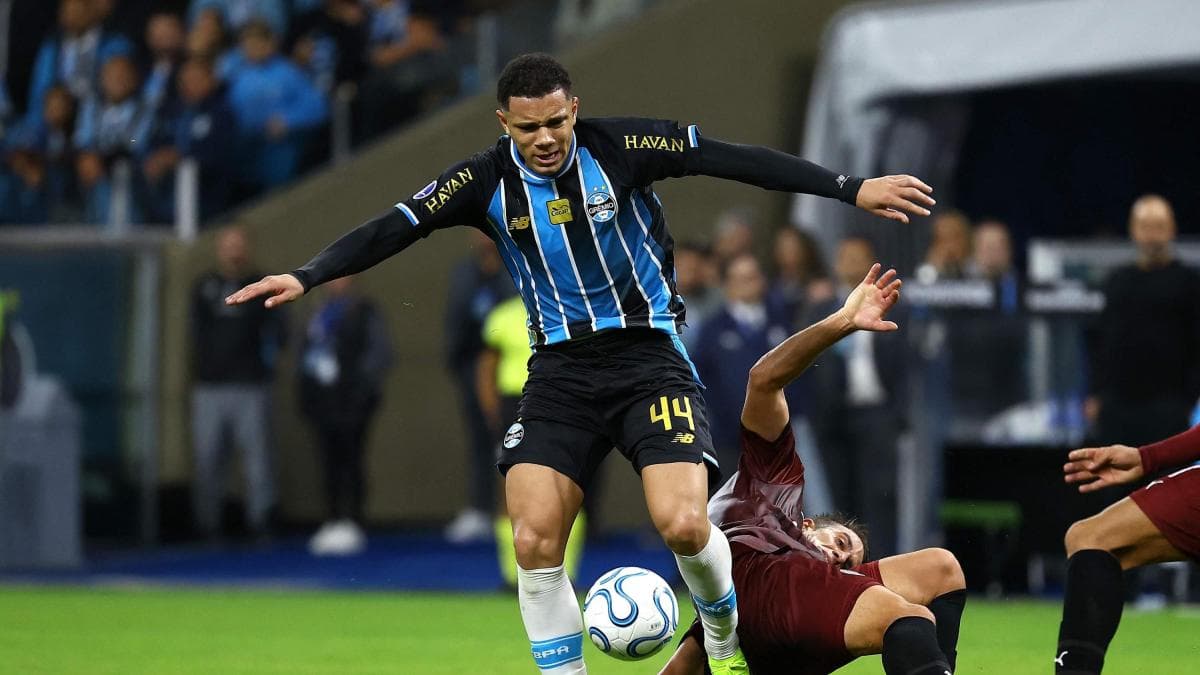 Fiorentina Sign Brazilian Defender Viery Fernandes