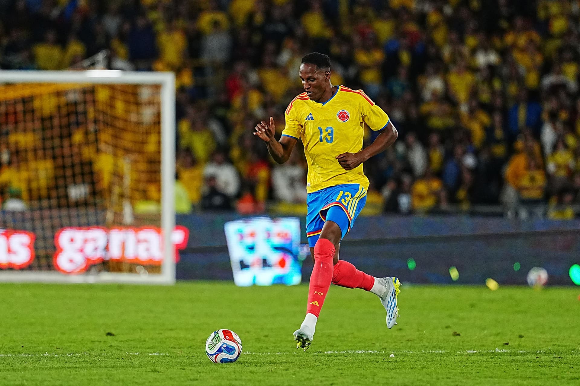 Yerry Mina Reacts to Quintero Transfer Talk at Cagliari - Serie A