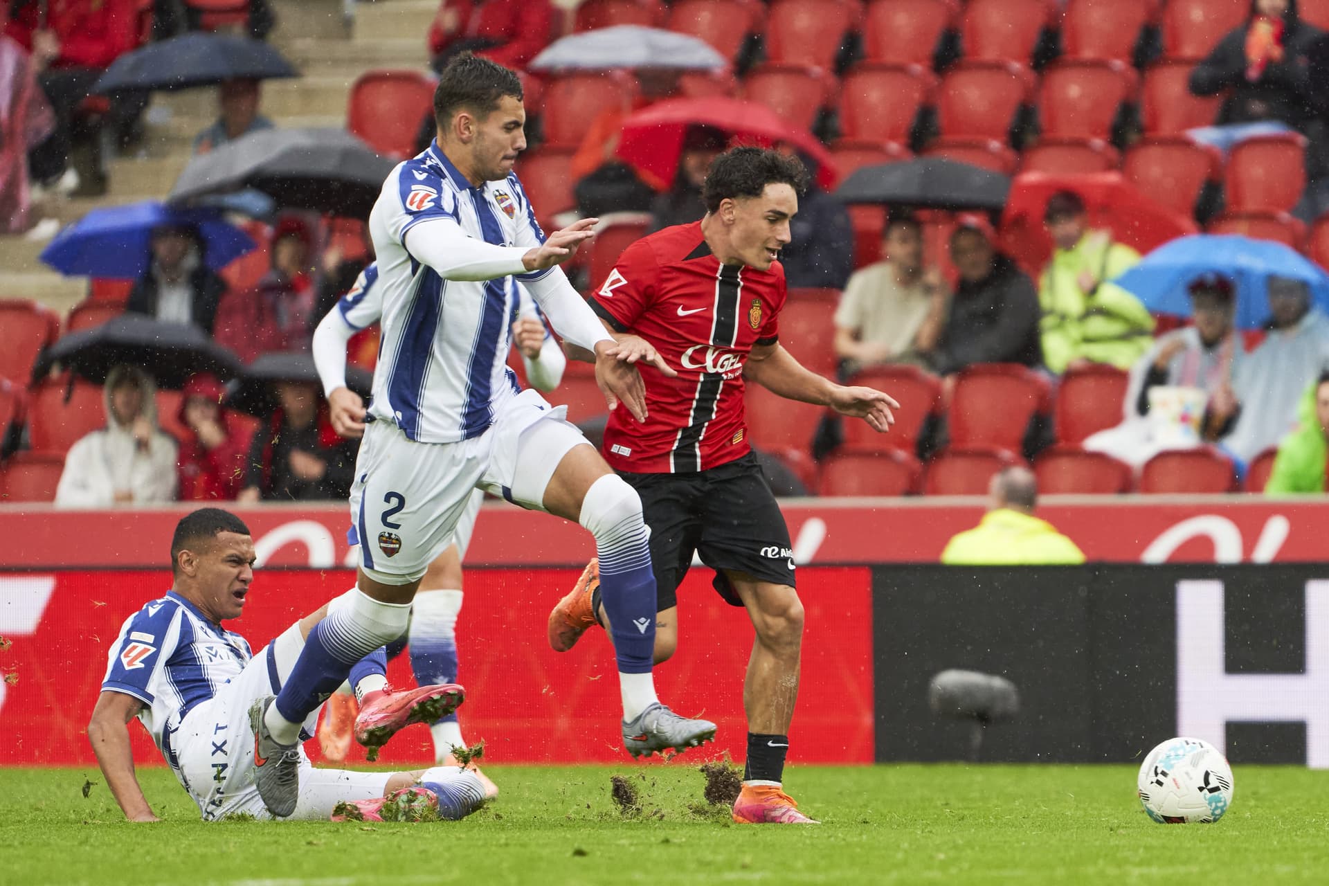 Barcelona poised to re-sign Virgili from Mallorca for €7m