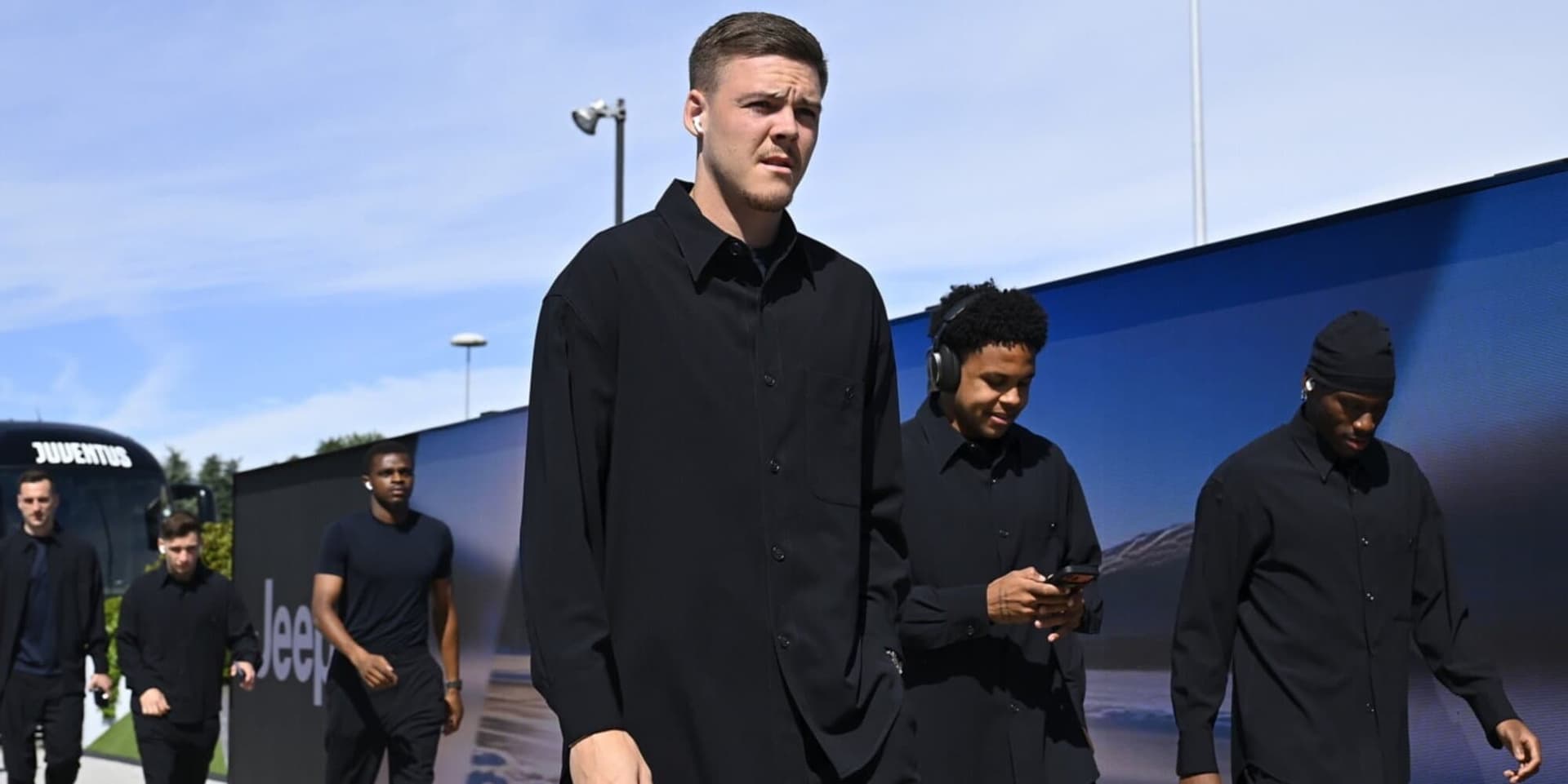 Juventus beobachtet Óscar Mingueza, Konkurrenz aus der Premier League