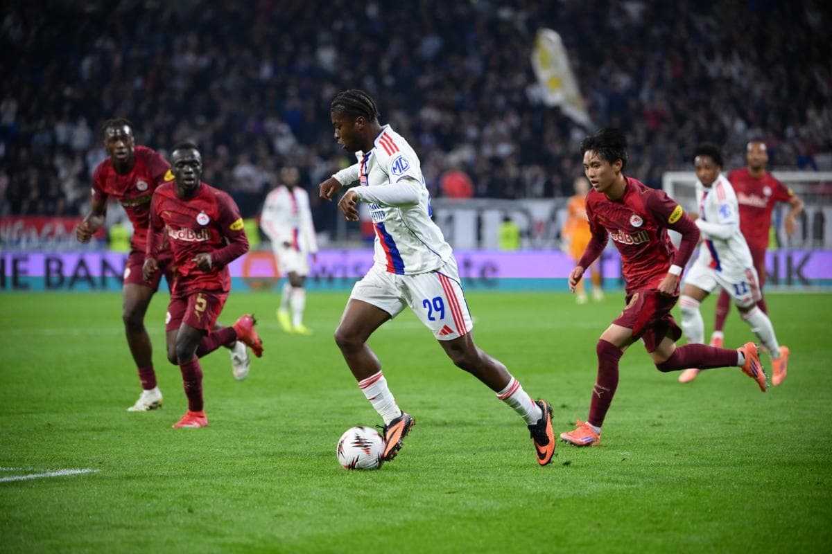 El Niza se lanza a por Enzo Molebe, delantero del Lyon