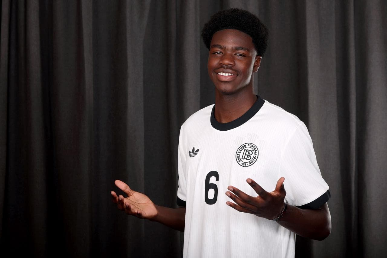 El Dortmund asegura el futuro del joven mediocampista Kaba con su primer contrato profesional