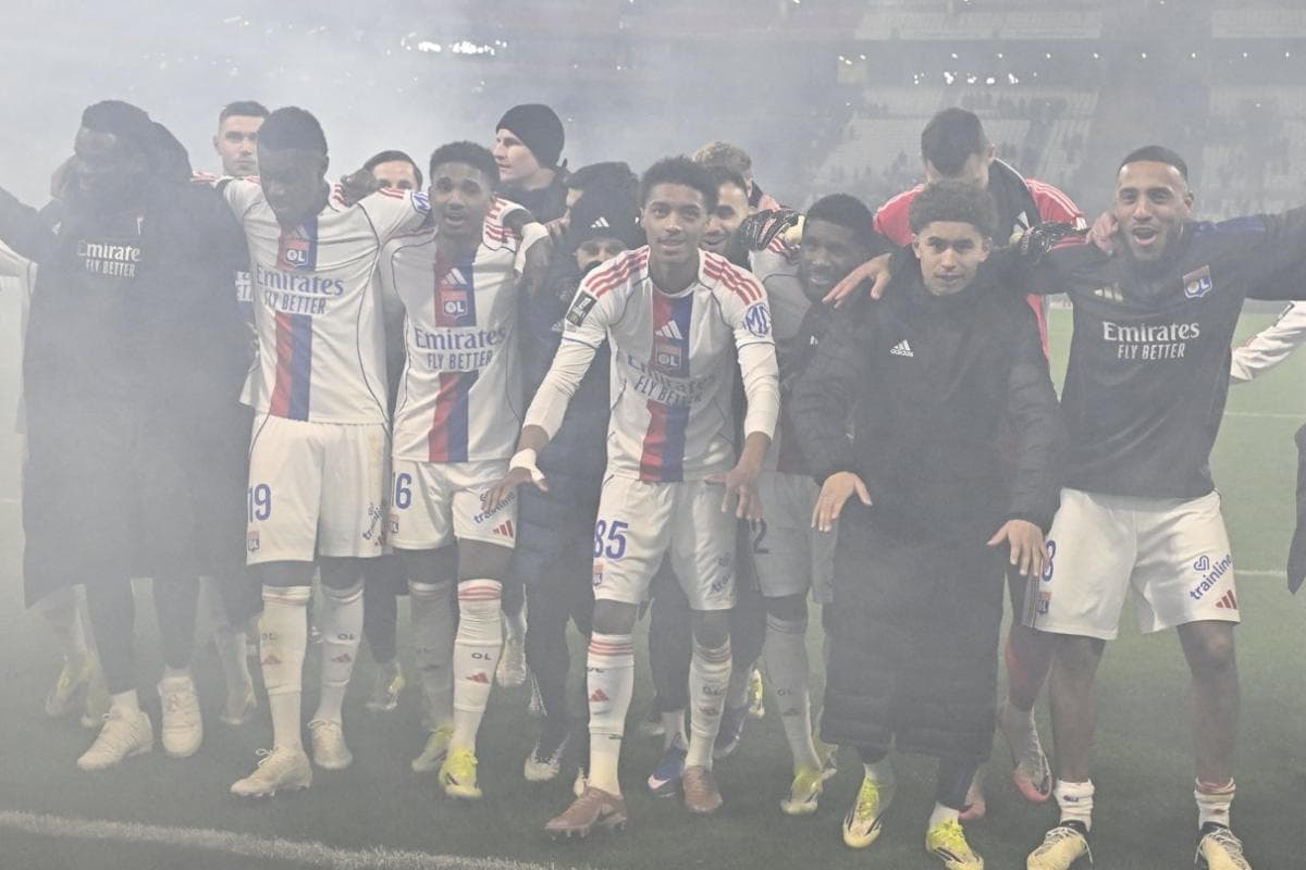Kamara Completes Permanent Move to Lyon