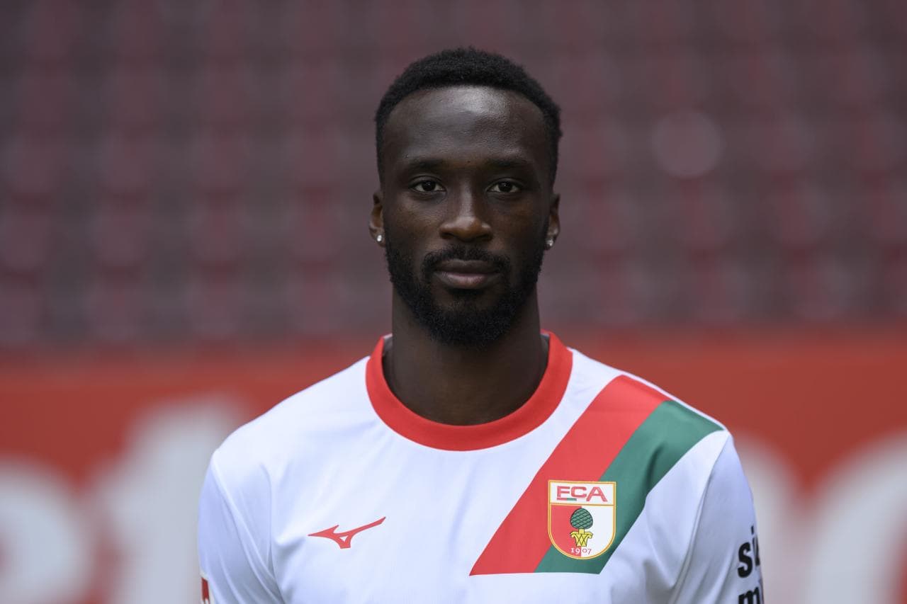 Crystal Palace Aumenta l'Offerta per Matsima dell'Augsburg - Premier League