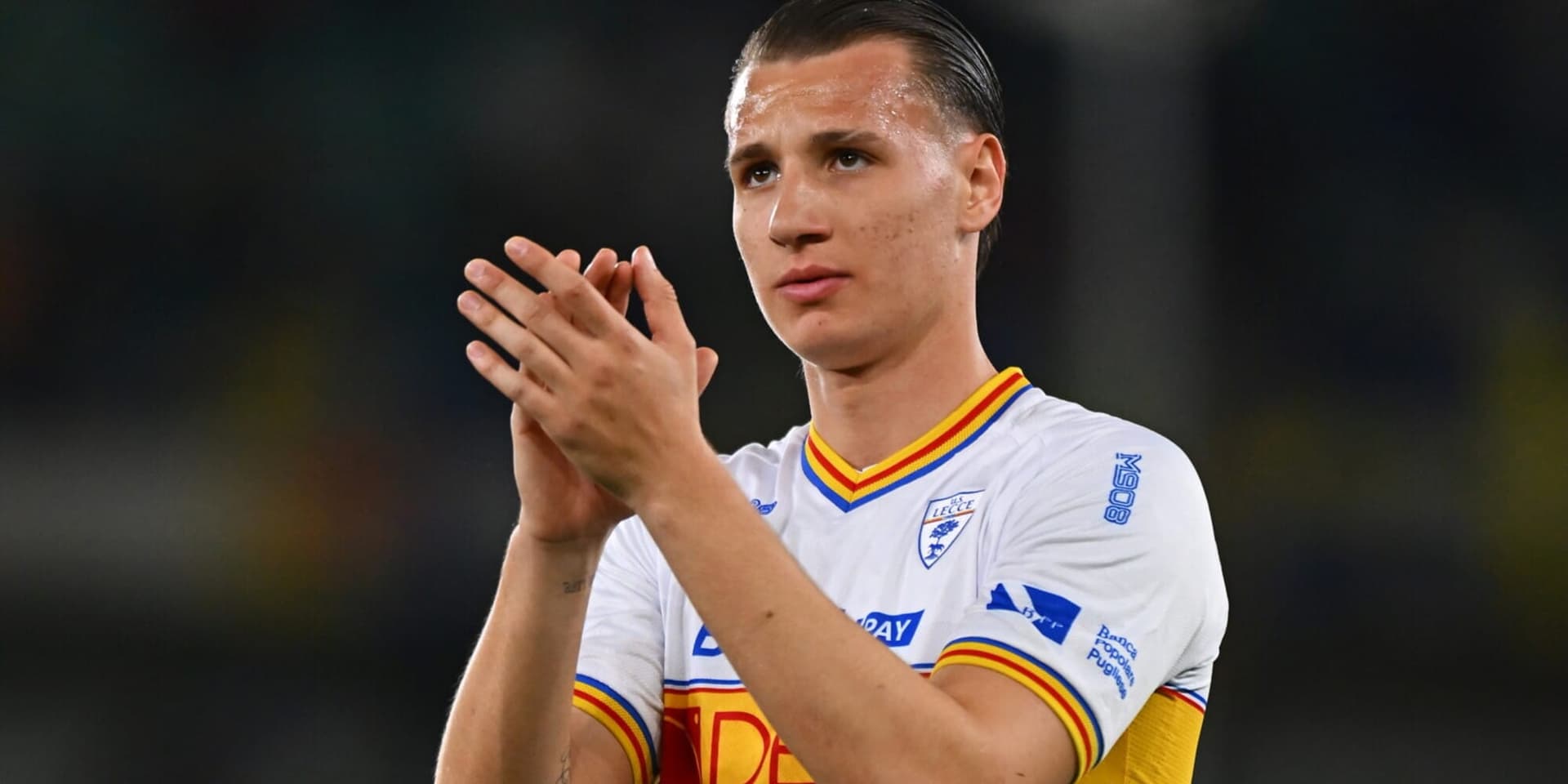 El Milan recupera al joven delantero Camarda del Lecce