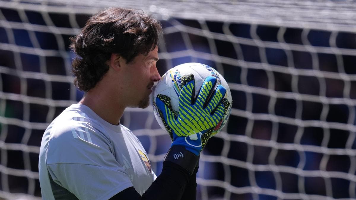 Svilar Smentisce il Legame con la Juventus, Priorità alla Roma