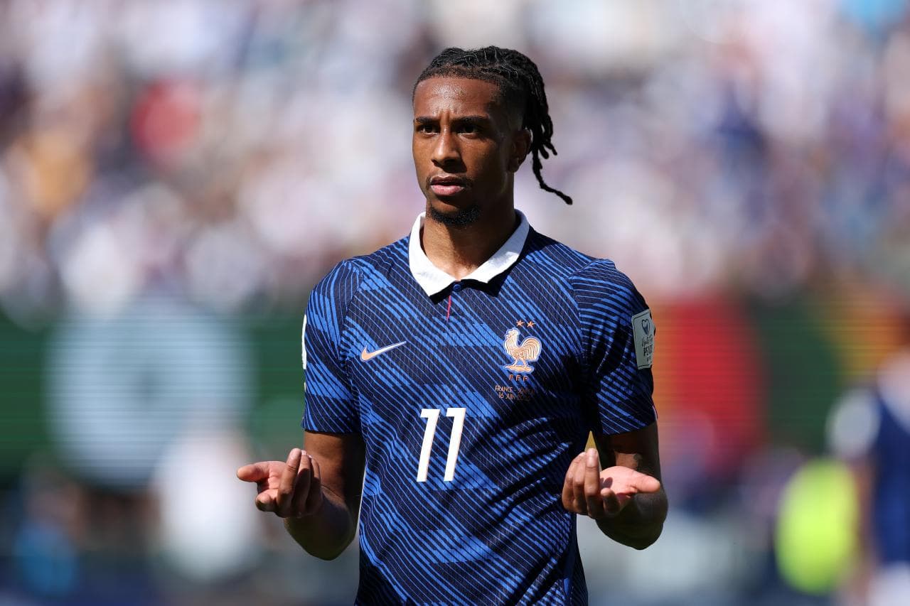 Il Bayern Monaco offre un nuovo contratto a Olise per tenere a bada il Real Madrid