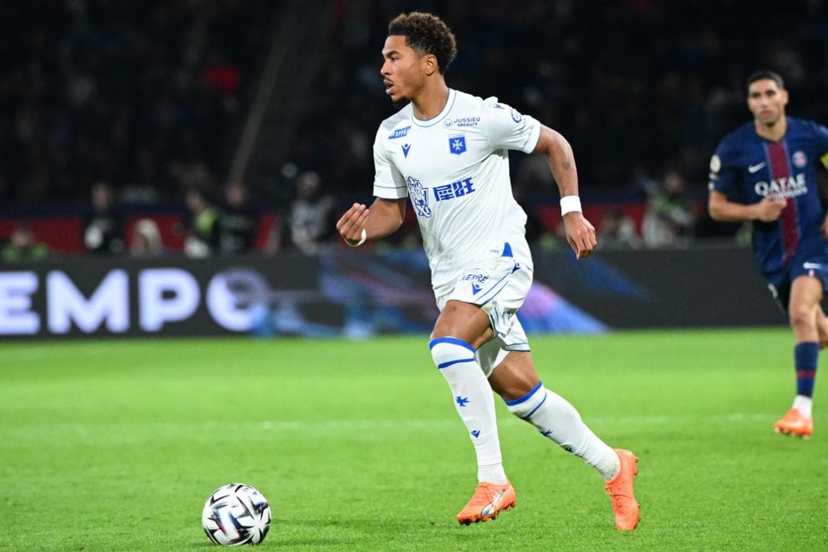 Auxerre bestätigt die dauerhafte Verpflichtung von Danny Namaso