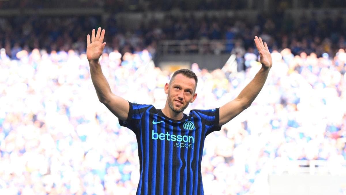 De Vrij awaits Inter contract offer amid Saudi, Greek interest