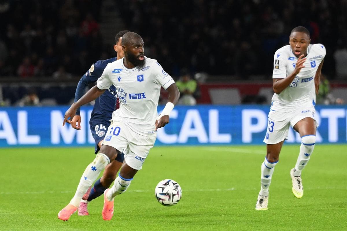 Sinayoko Completes €8m Move to Paris FC From Auxerre
