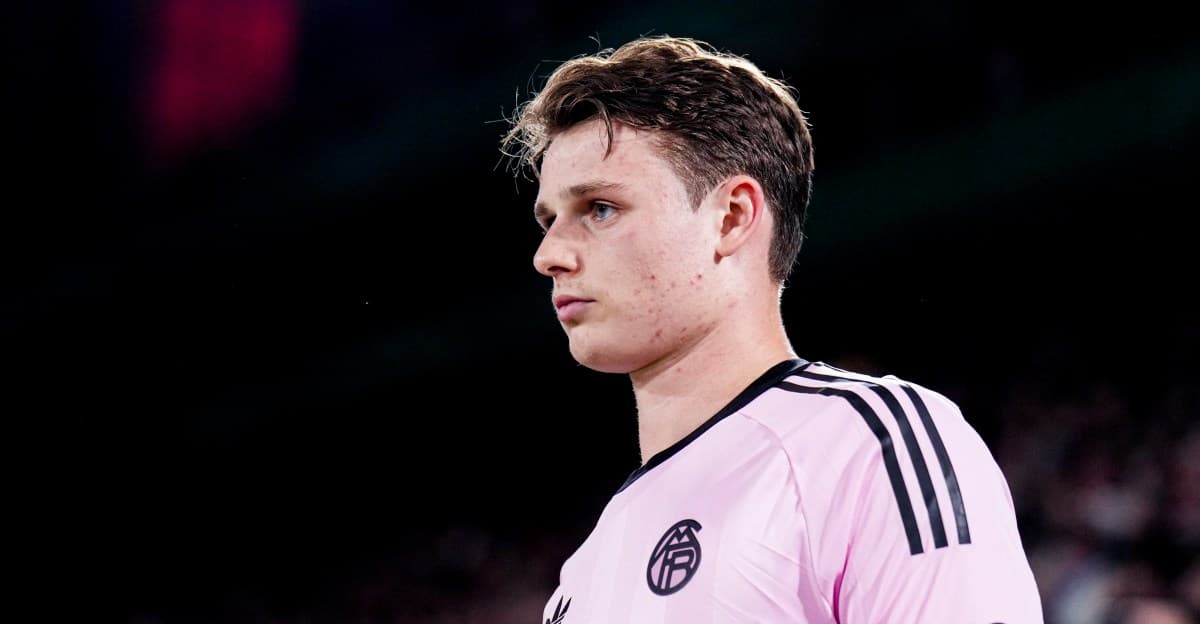 Jonas Urbig habla sobre el plan de sucesión en la portería del Bayern Múnich