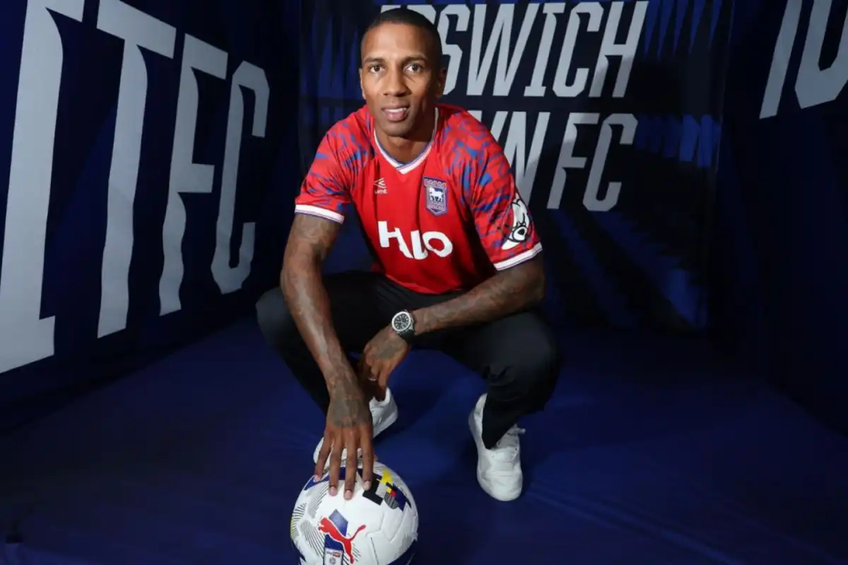 Ashley Young annuncia il ritiro dopo 23 anni di carriera