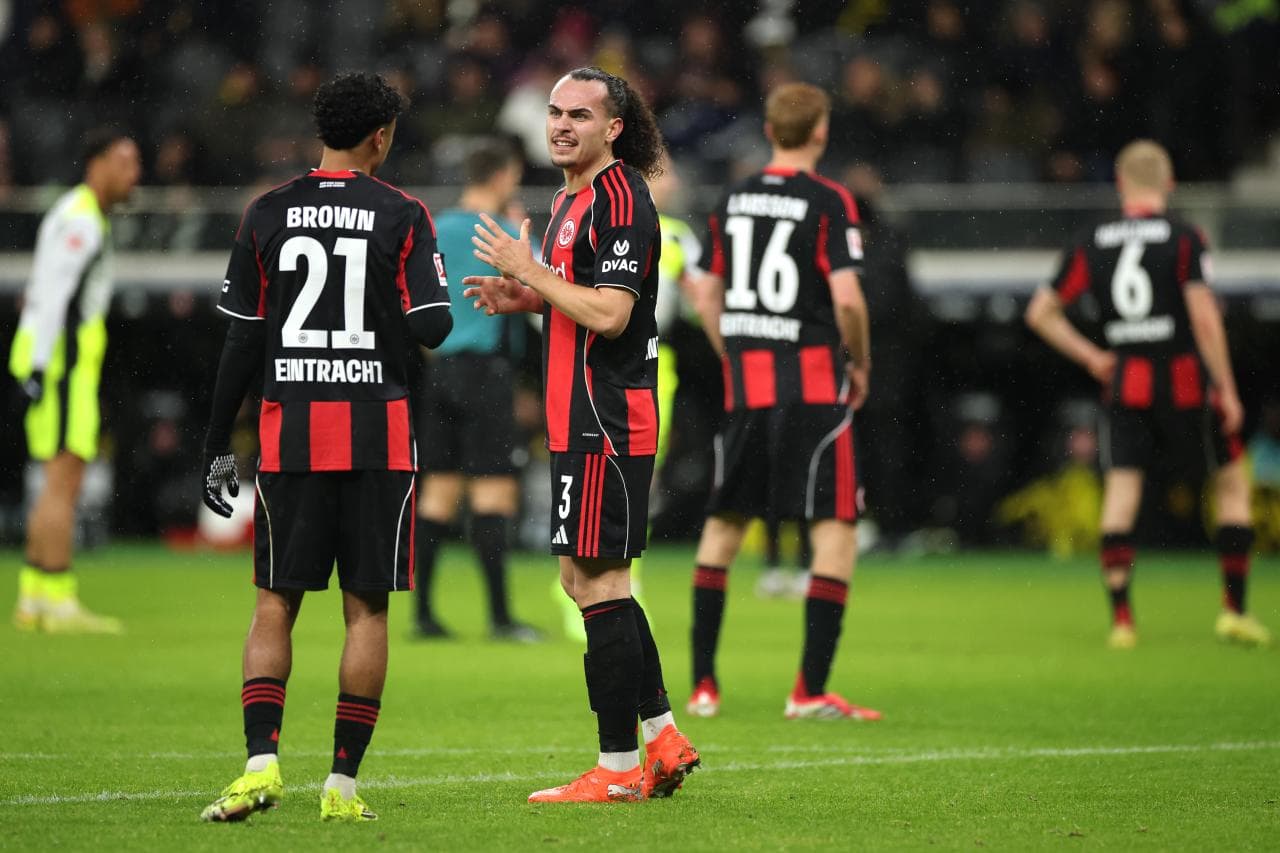 Nottingham Forest verhandelt mit Eintracht Frankfurt über Arthur Theate