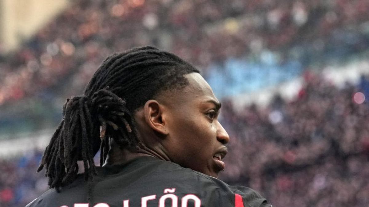 Leao Coquetea con su Salida del Milan, el Galatasaray Interesado