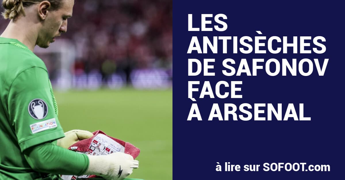 PSG Goalkeeper Safonov Caught Reviewing Penalty Notes - Ligue 1