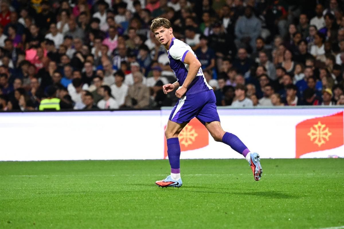 Rennes Pursue Toulouse Defender Charlie Cresswell