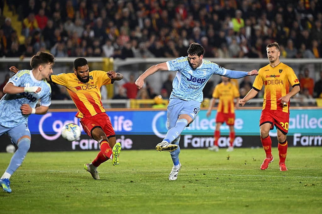 Vlahovic Future Uncertain, Milan Lead Chase