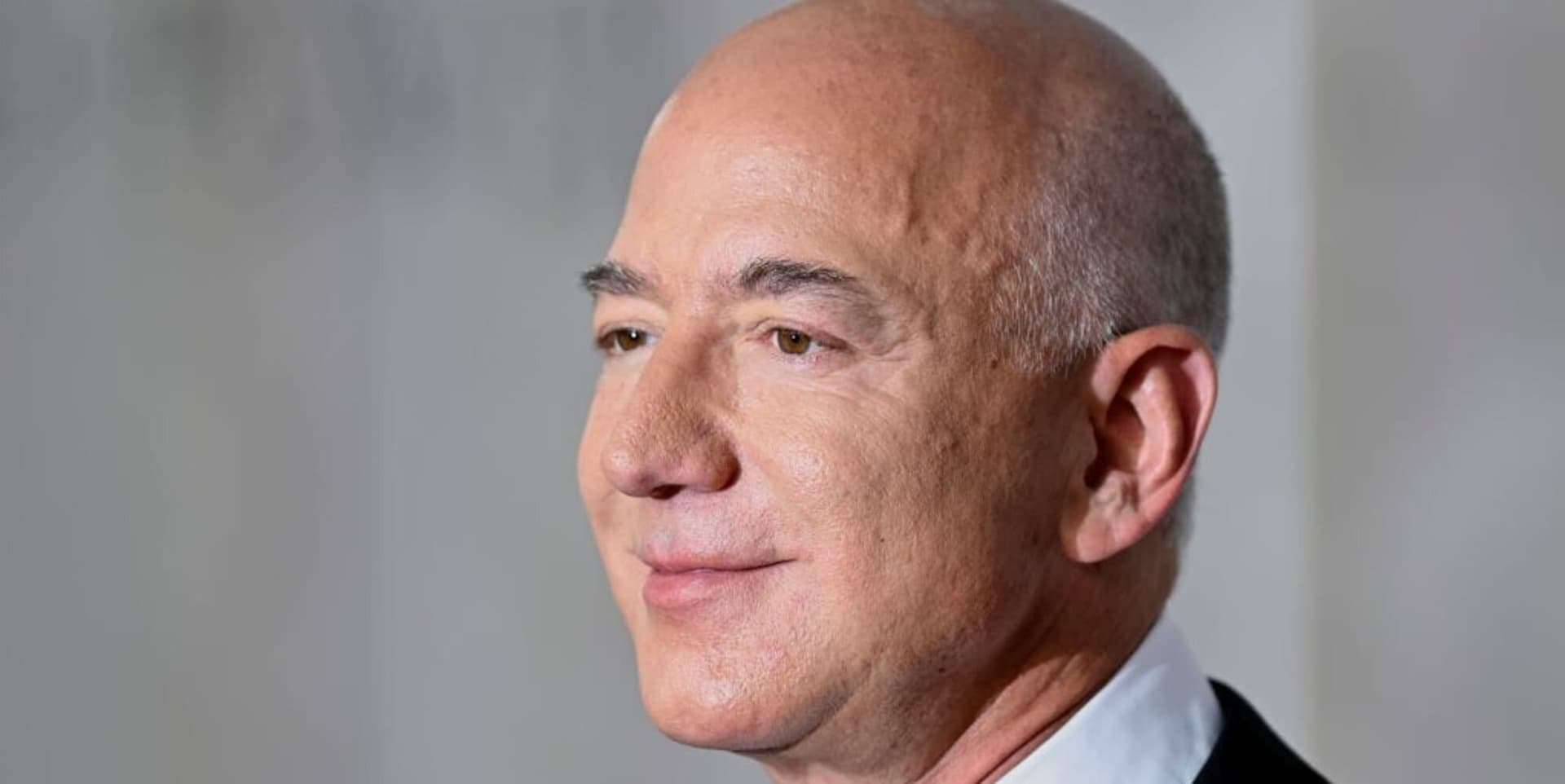 Bezos Verhandelt über Beteiligung an Liverpool