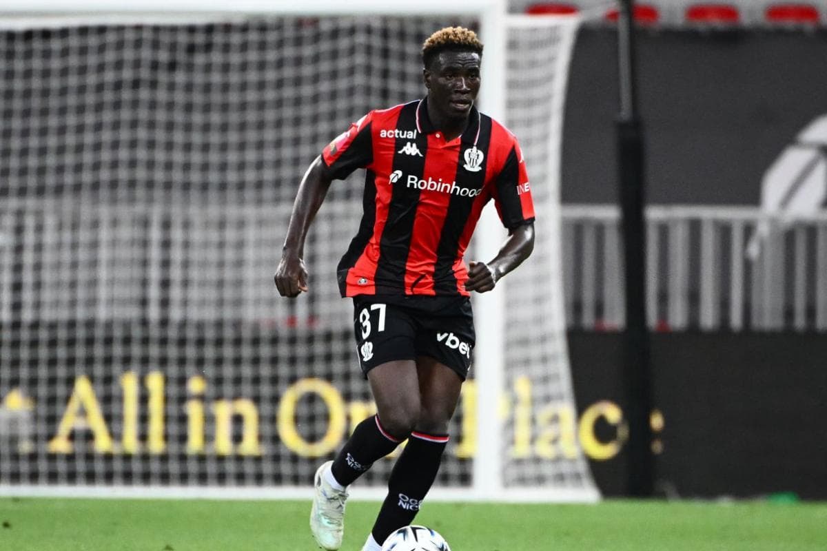 Burnley intéressé par le défenseur du Nice Kojo Peprah Oppong