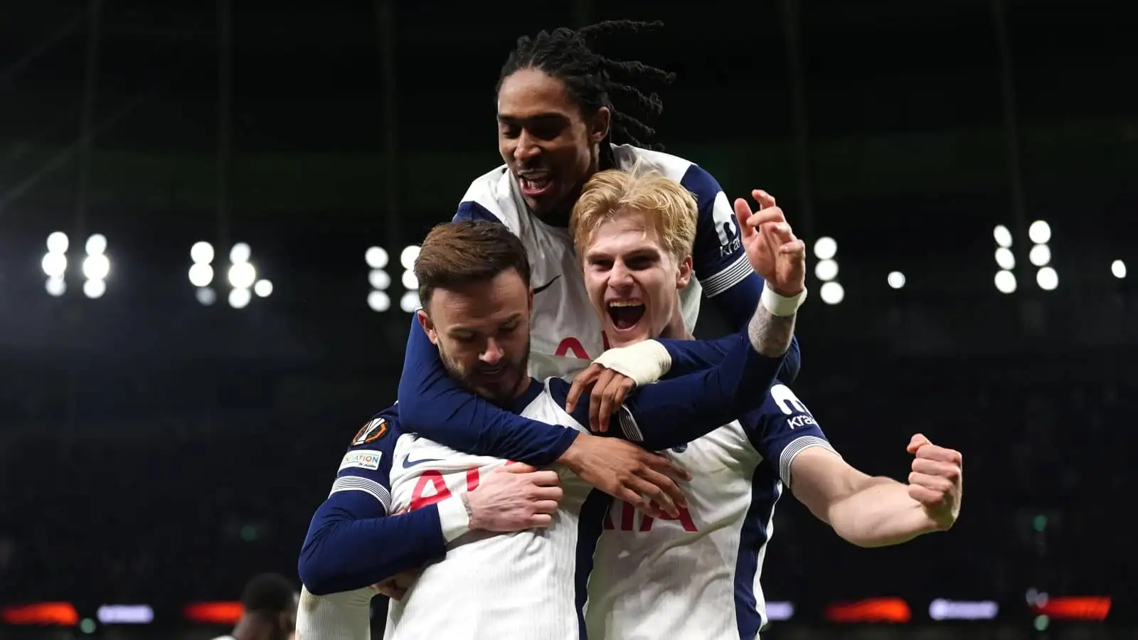 Man Utd erwägt einen Transfer für Djed Spence von Tottenham
