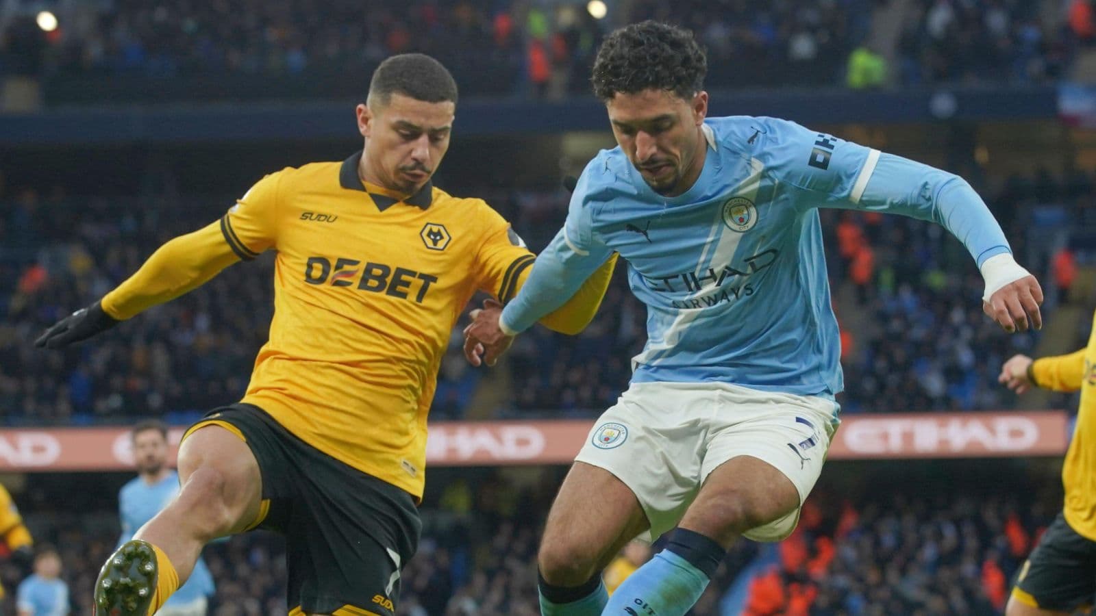 Leeds United cible un triplé de joueurs du Wolverhampton, dont le milieu de terrain André pour 35 millions de livres