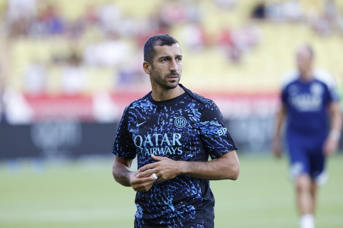 Mkhitaryan prolonge son contrat avec l'Inter Milan et reporte sa retraite