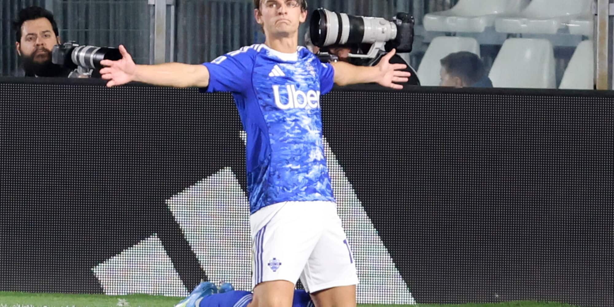 El Como hace oficial el fichaje definitivo de Nico Paz desde el Real Madrid