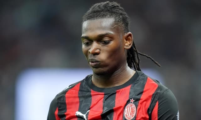 Leao, en el banquillo y con posible salida del Milan