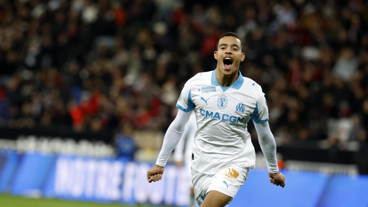 Roma Target Greenwood, Zirkzee in Summer Overhaul