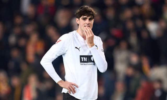 Milan rekindle interest in Valencia midfielder Javi Guerra