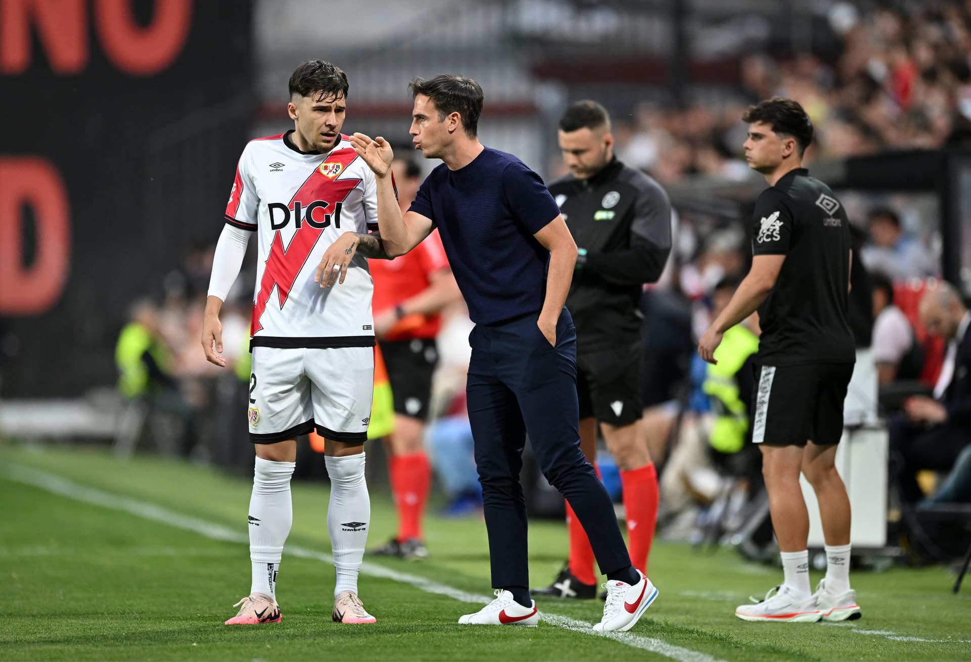 Barcelona erwägt 25-Millionen-Euro-Transfer für Rayo Vallecano-Verteidiger Andrei Ratiu - La Liga
