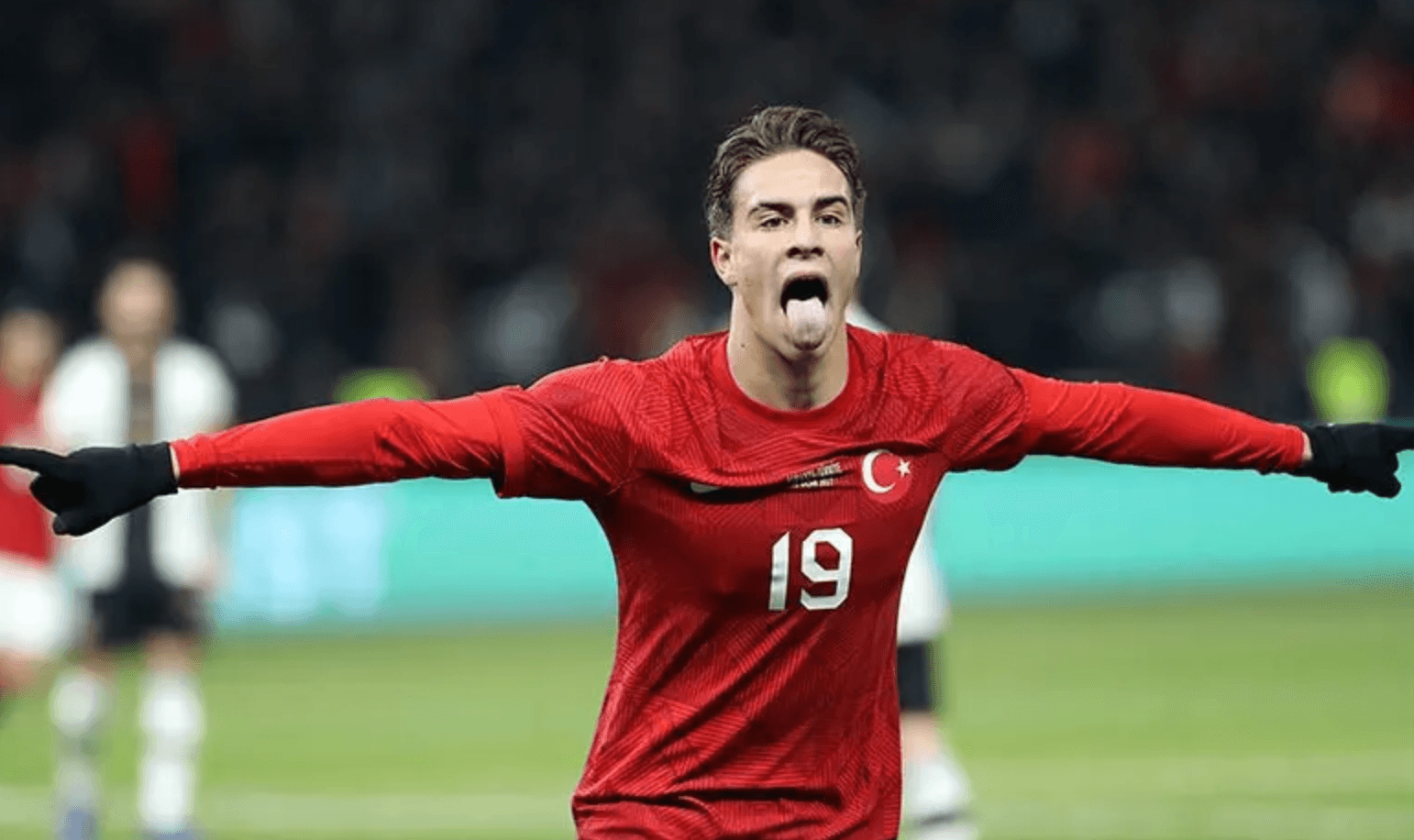 Kenan Yildiz de la Juventus, proche d'un retour après sa blessure au genou - Serie A