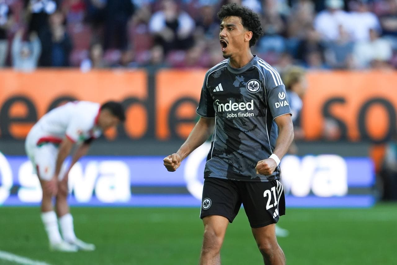 El Bayern Múnich detiene la búsqueda de extremos si se concretan los fichajes de Saibari y Brown