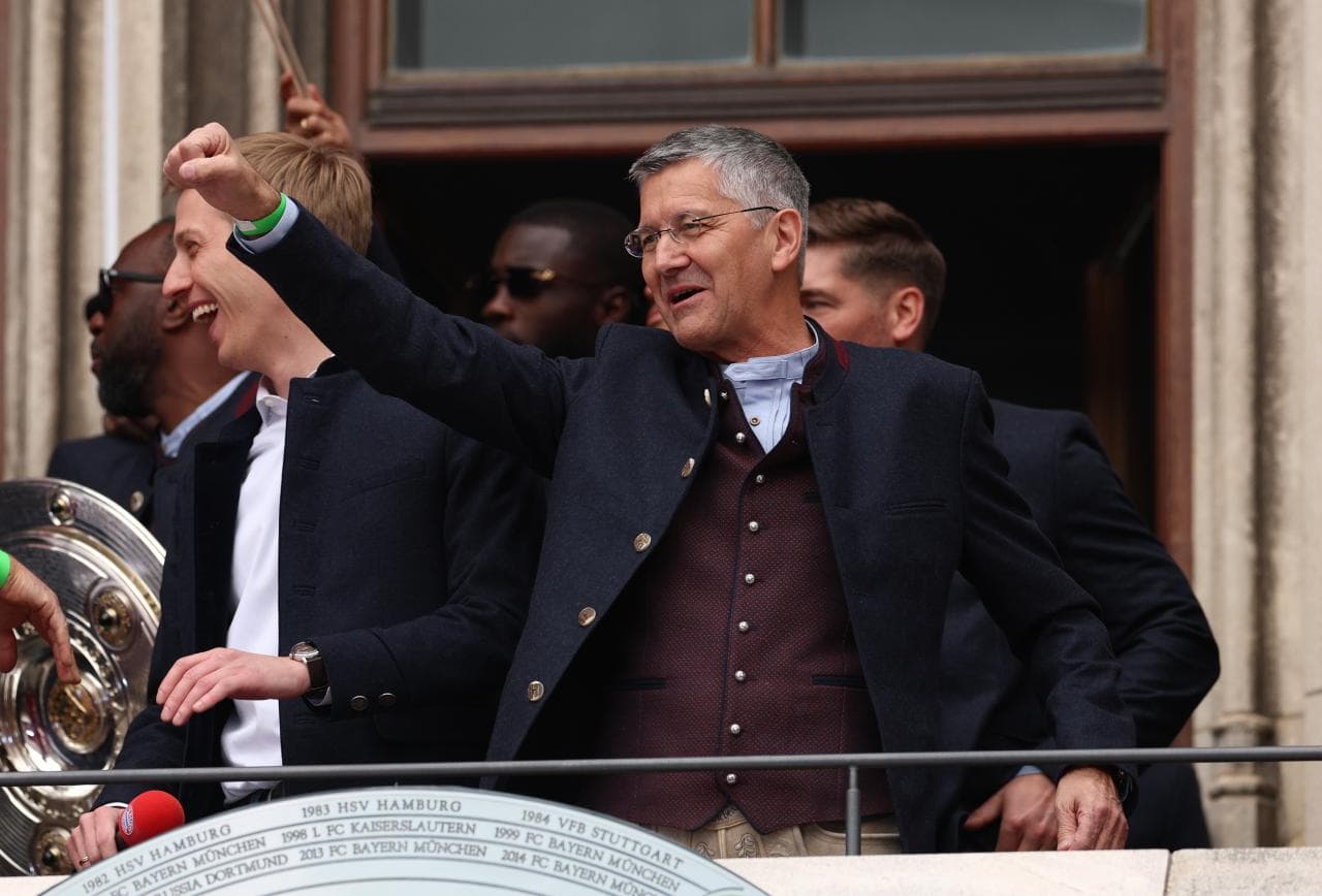 Le Président du Bayern Munich Écarte une Vente d'Olise au Real Madrid