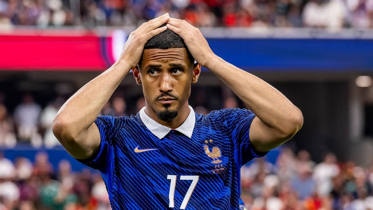 Lesión de Saliba impulsa al Arsenal a considerar a Konsa, pero Mosquera está listo