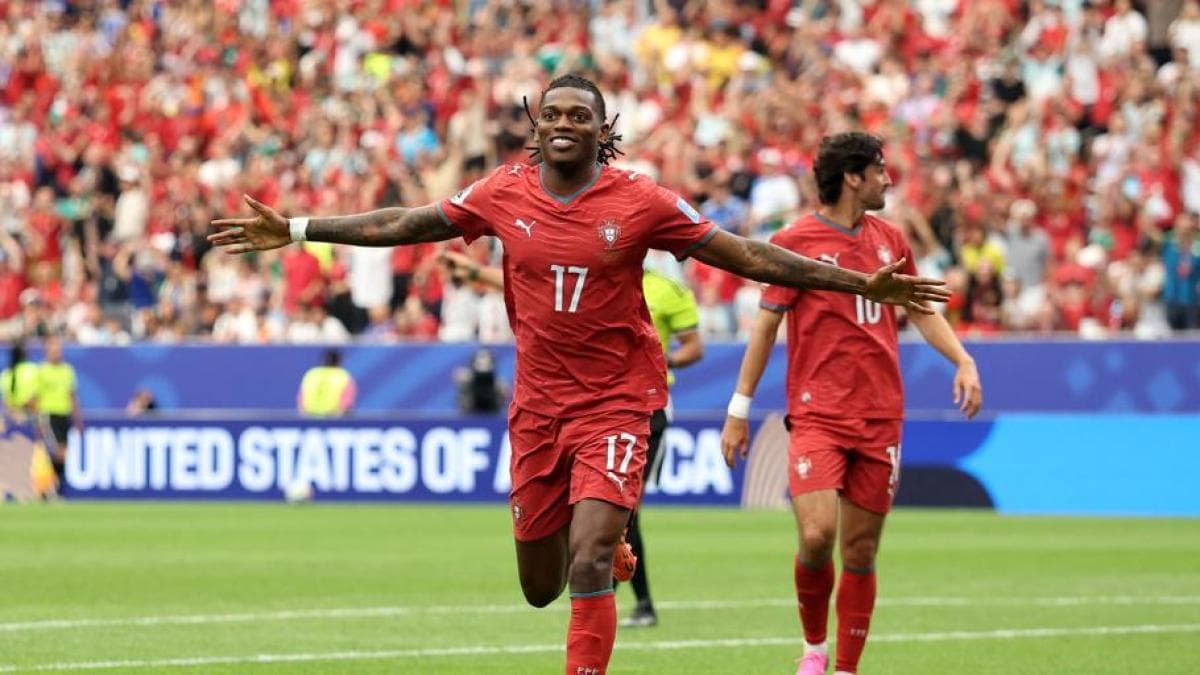 Leao da Indicios de Posible Continuidad en el Milan Tras el Mundial