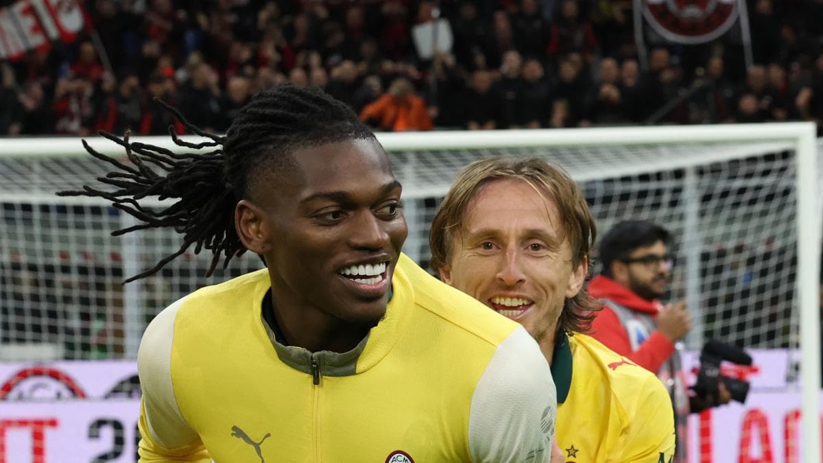 Modric Valuta il Ritiro, Leao Resta al Milan
