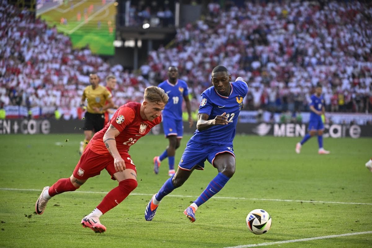 Lens Sign Poland International Skoras From Gent