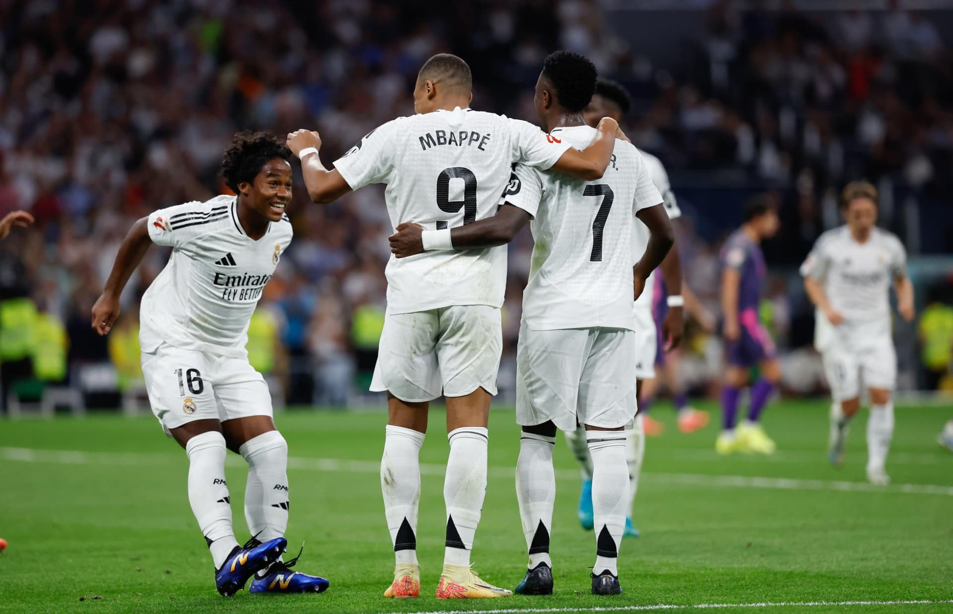 Endrick Verteidigt Mbappé Gegen Kritik beim Real Madrid