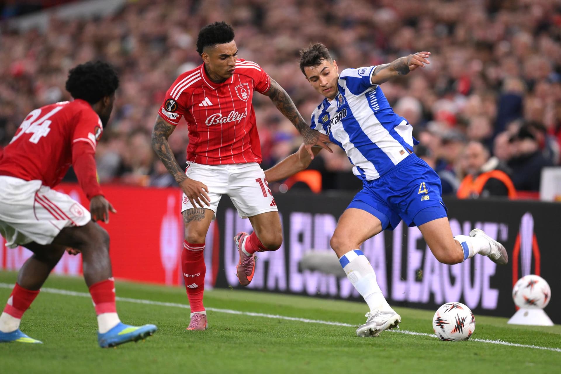 Le Porto Confirme l'Arrivée Définitive de Kiwior de l'Arsenal