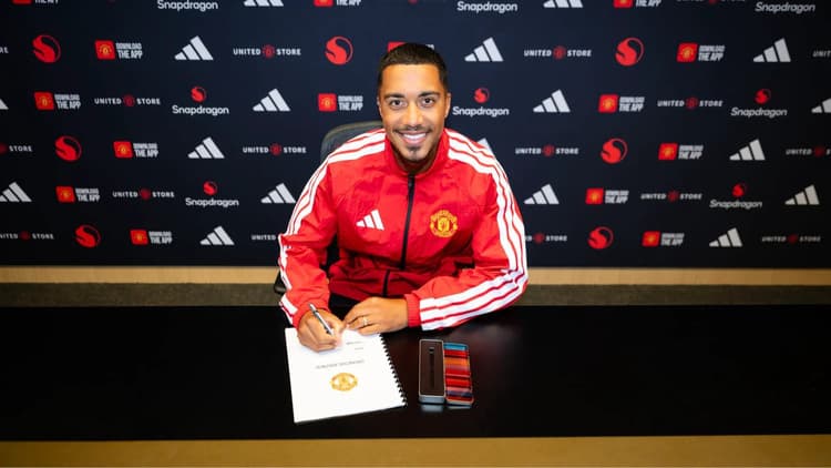 Man Utd to pause midfield search amid Alex Scott valuation