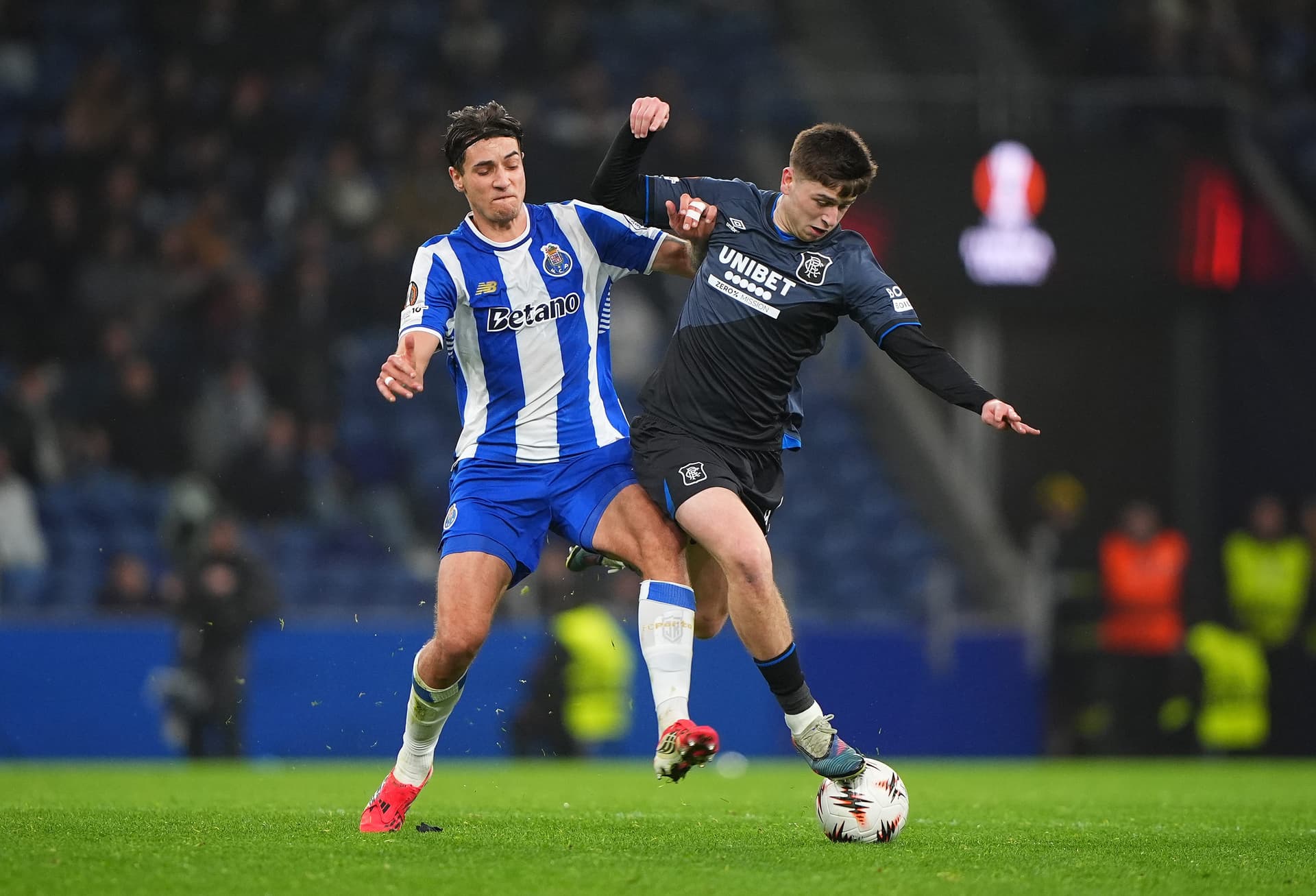 Barcelona Consider Kiwior as Bastoni Alternative