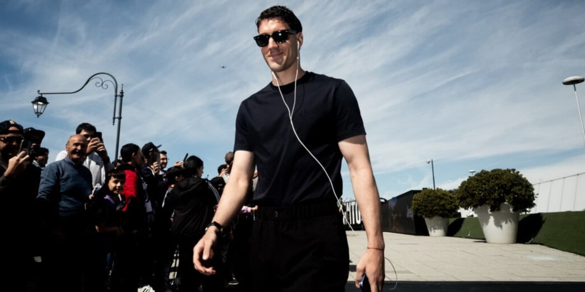Vlahovic Future at Juventus Hinges on Season's End