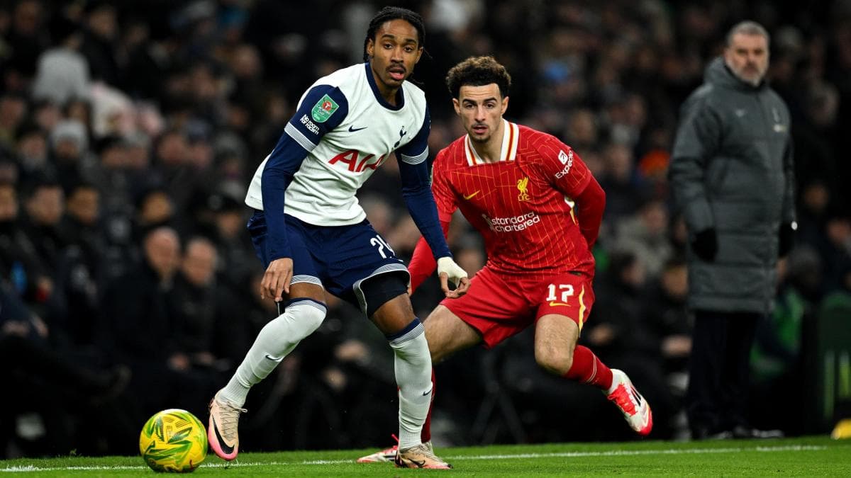 L'Inter Priorise Spence, Surveille Jones Alors que le Mercato Bat Son Plein