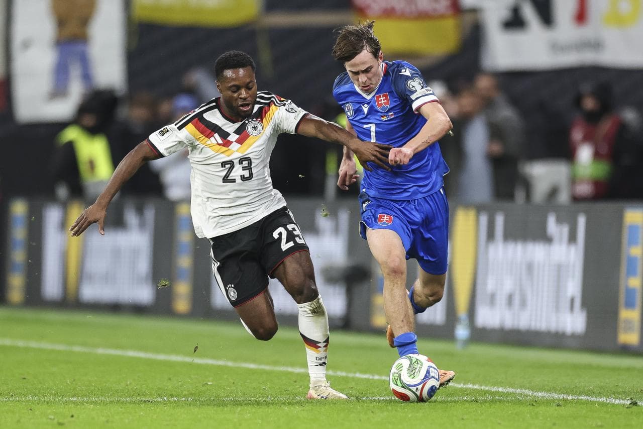 Stuttgart and Hoffenheim Monitor Feyenoord’s Leo Sauer