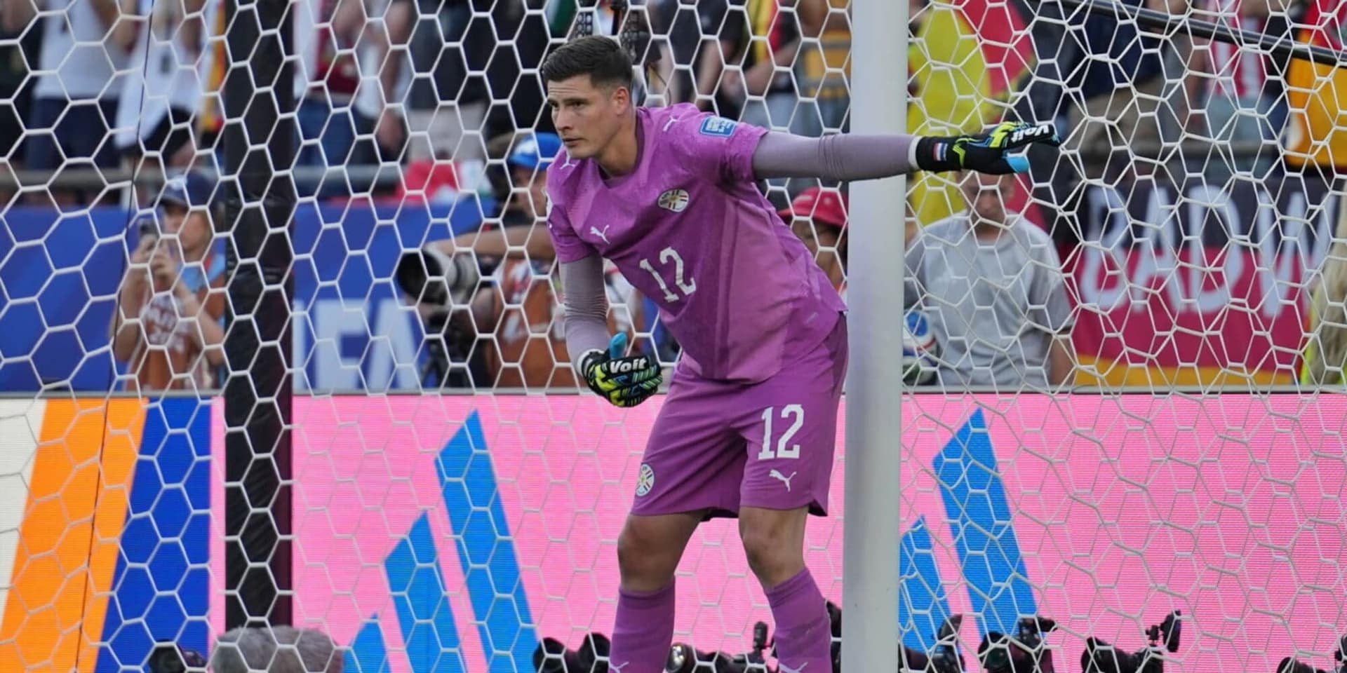 Torino Pursue Leeds Goalkeeper Lucas Perri